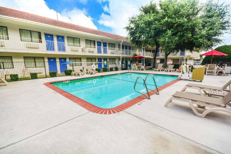 Motel 6 Huntsville, TX in Huntsville, TX