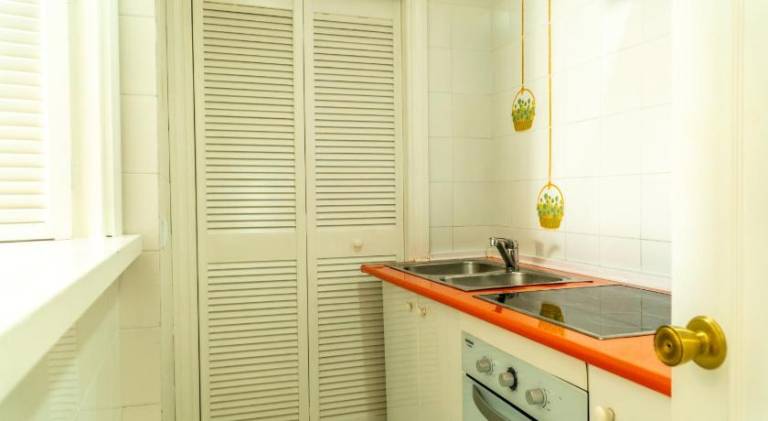 Apartment with pool — photo 2