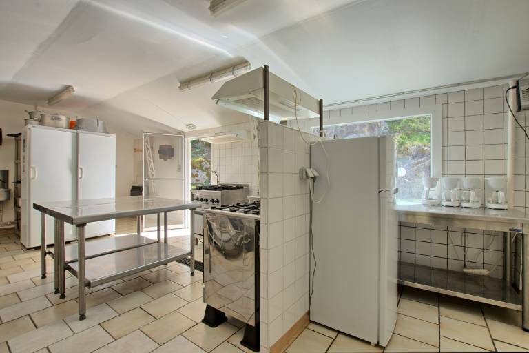 Charming vacation home with garden, grill & patio | Mountain view | Pet-friendly — photo 5