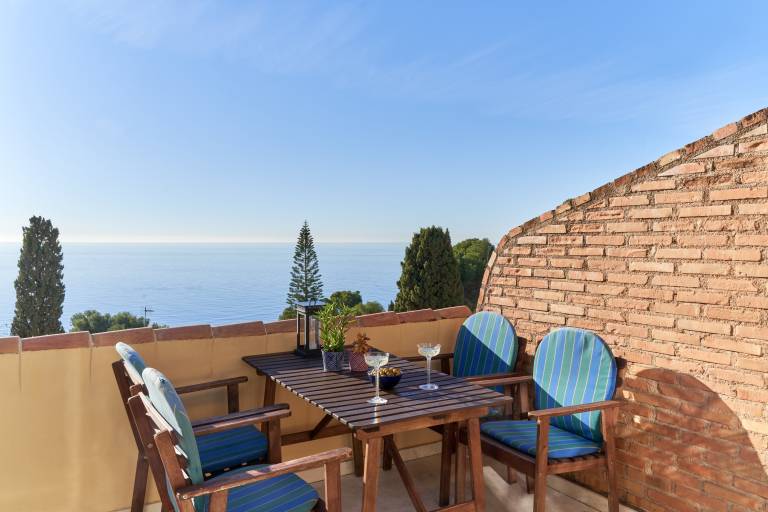 Vacation Home "Ático Capela Vistas Al Mar" with Sea View, Shared Pool & Wi-Fi — photo 2