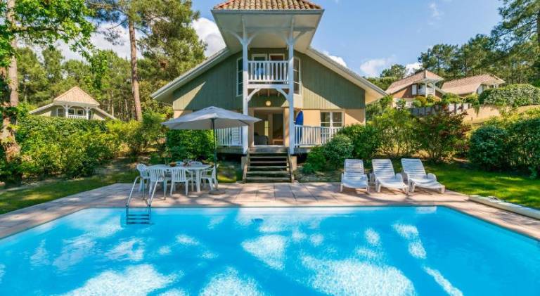 Villa with barbeque, pool & terrace — photo 3