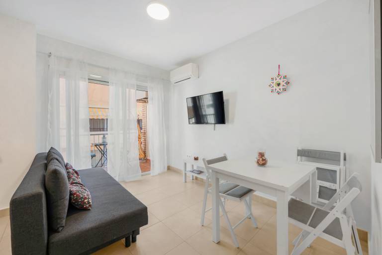 Apartment 'Beachfront Estepona Center' with Sea View, Wi-Fi and Air Conditioning — photo 3