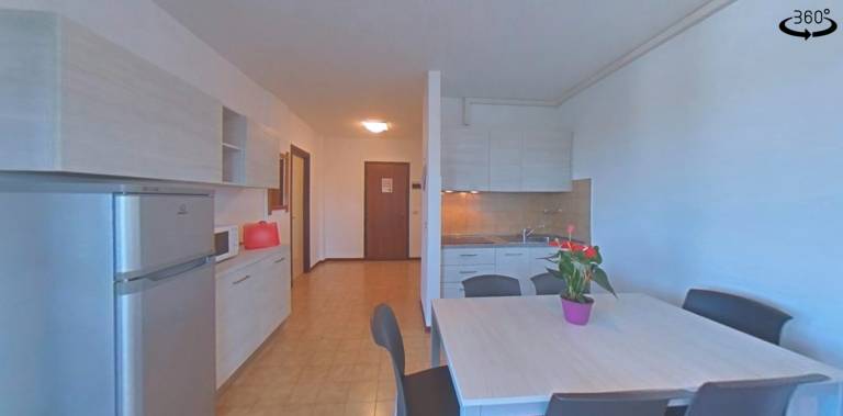 Practical flat just a short walk from the beach — photo 3