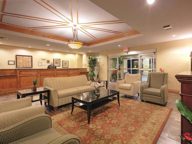 La Quinta Inn & Suites by Wyndham Cleburne — photo 5