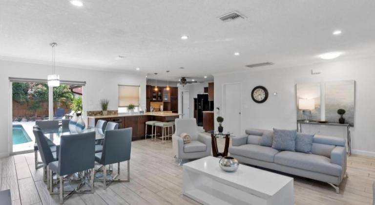Beautiful Villa 4 BD 3 BA with Heated Private Pool, Close to Beach — photo 3