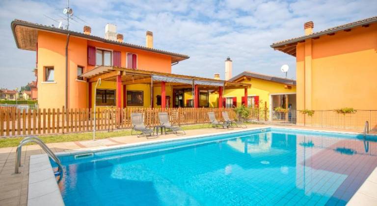 House with pool, patio & yard — photo 3