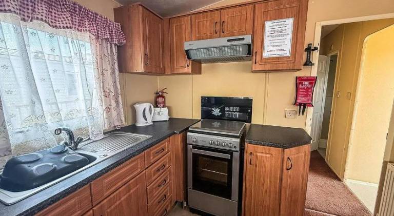 6 Berth Caravan For Hire In Hunstanton By The Beach In Norfolk Ref 13002L — photo 5
