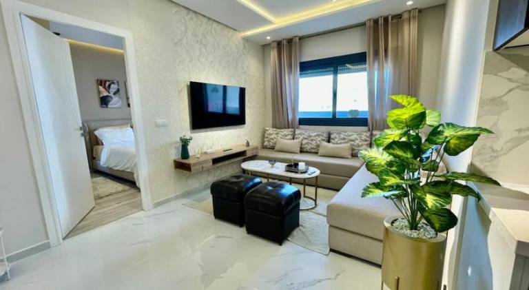 Central Large Suite with Balcony & Beach view in Tangier