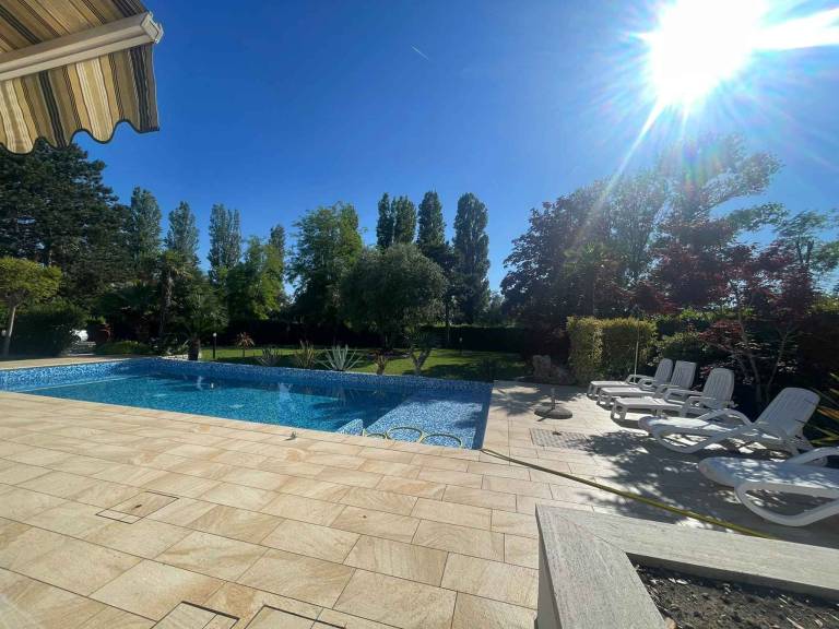 Beautiful house with patio, private pool & garden | Pets are welcome — photo 2