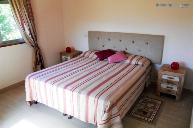 Family-oriented beautiful vacation home with grill & garden | Beach nearby | Pets allowed — photo 2