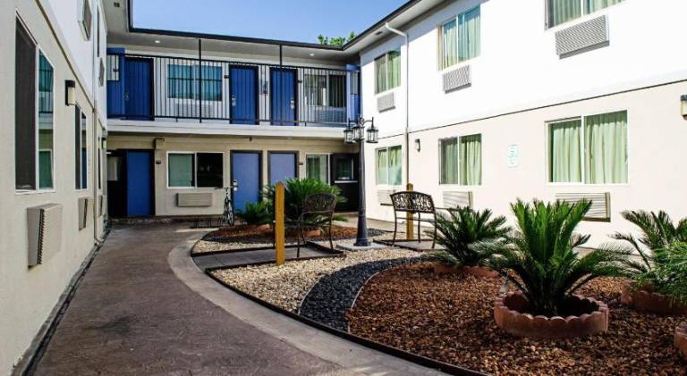 Motel 6 Modesto, CA - Downtown — photo 2
