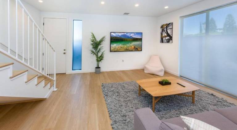Modern 2BR Back House w TVs & Full Kitchen