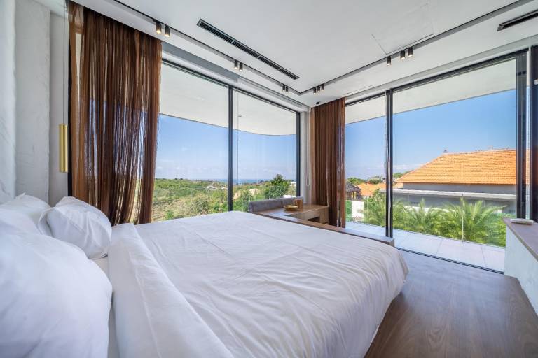 Pleasant villa with barbeque, garden & pool | Perfect for remote work | Pet-friendly — photo 2