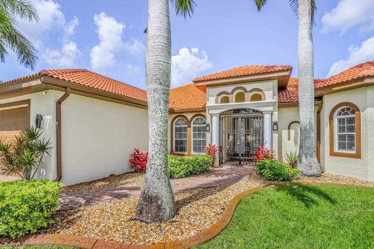 House  Pelican