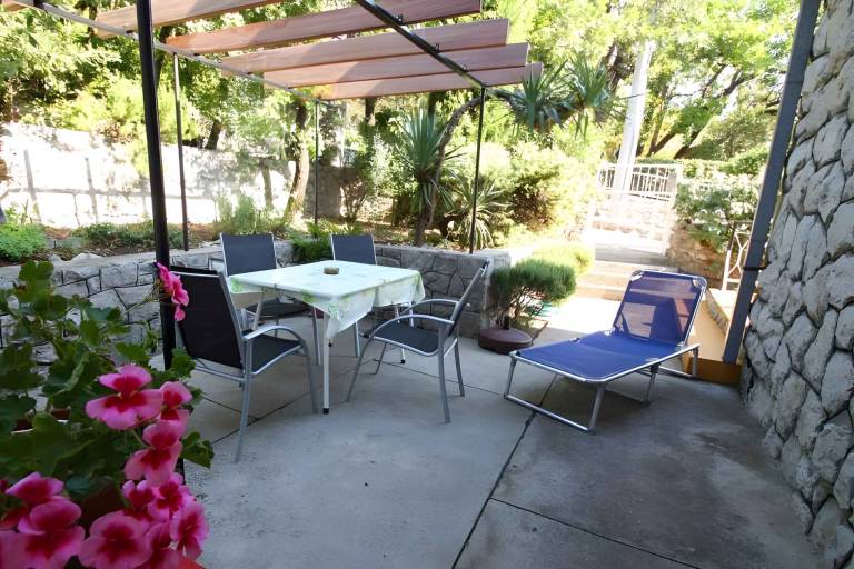 House with yard, barbecue & terrace — photo 2