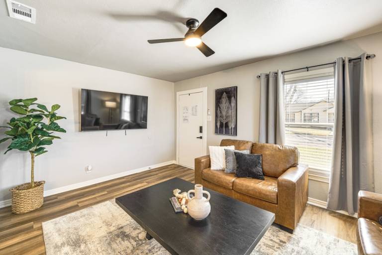 Cottage Central Arlington