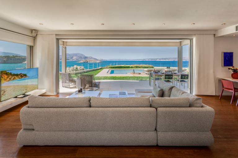 Villa with patio, private pool & yard — photo 5
