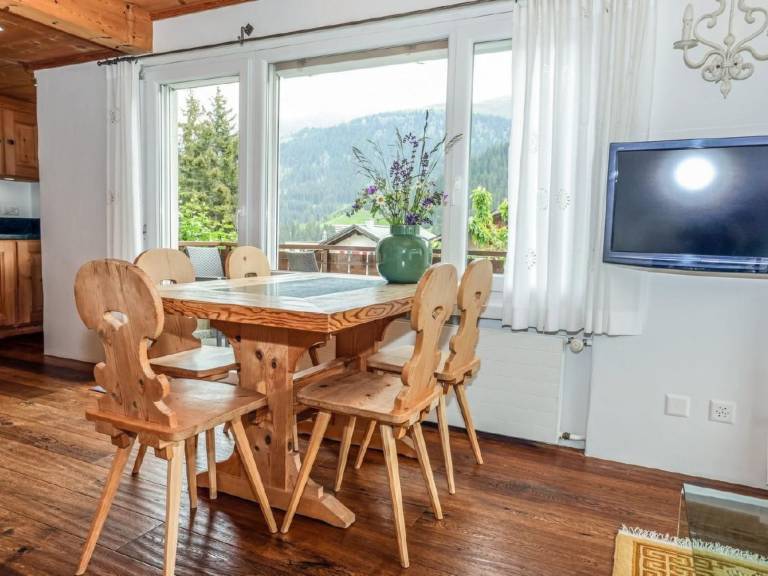 Fully equipped rental apartment with yard | Mountain view | Close to the ski | Pet-friendly — photo 4