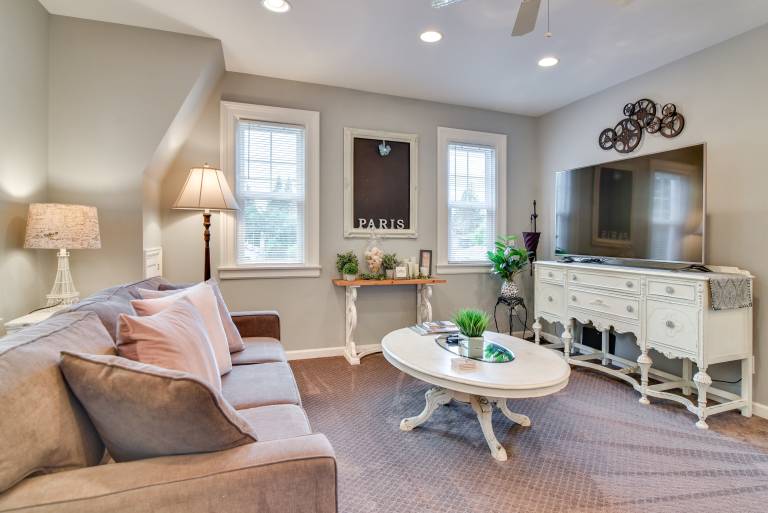 2 Mi to Bay Park Charming Milwaukie Getaway