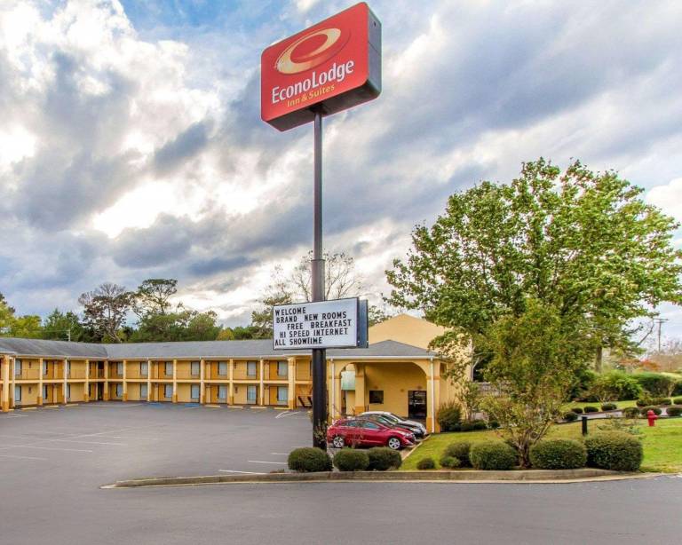 Econo Lodge Inn & Suites Evergreen in Evergreen, AL