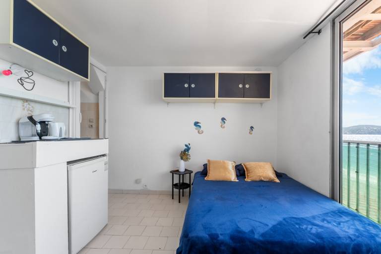 Cabanon "Jeux de boules 3" with Sea View — photo 4