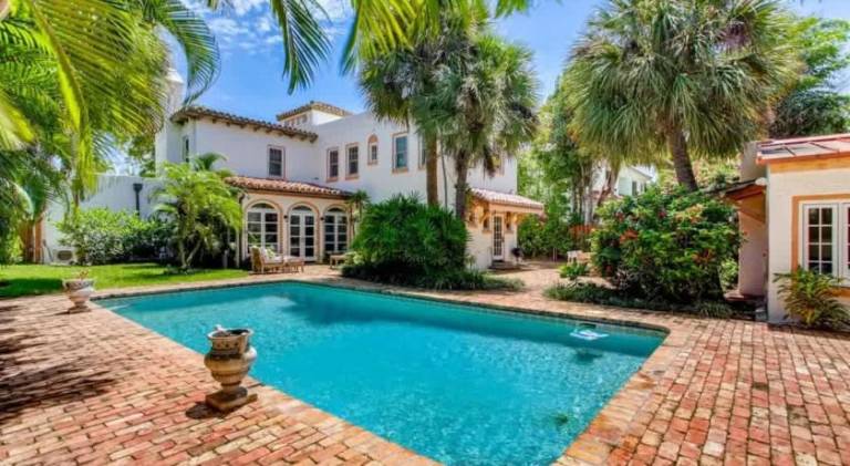 House with pool in West Palm Beach, FL