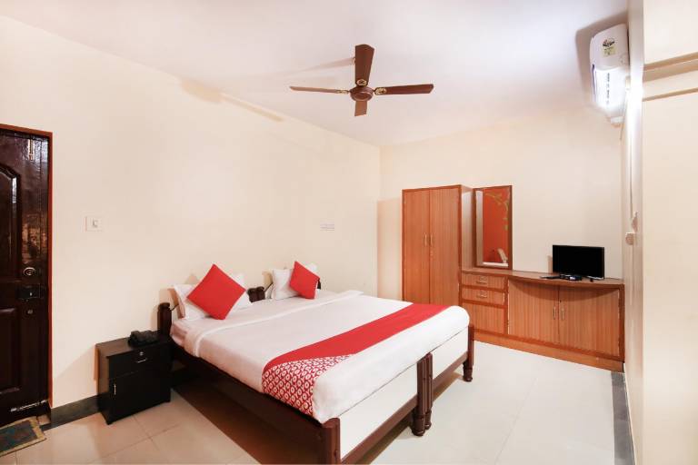 OYO 30479 GREEN WOOD RESORT