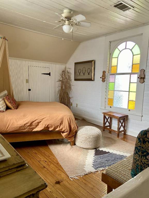 Cabin  Algiers Point