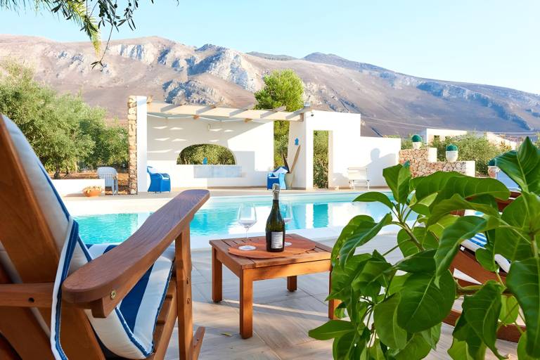 Fully equipped big villa with garden, private pool & grill | Pet-friendly — photo 4