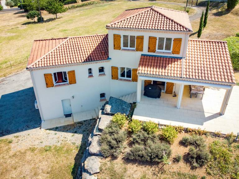 Wonderful house with private pool, patio & yard | Pets allowed — photo 4