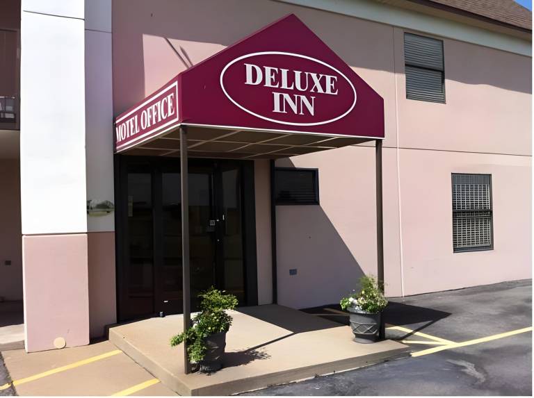 Deluxe Inn — photo 5