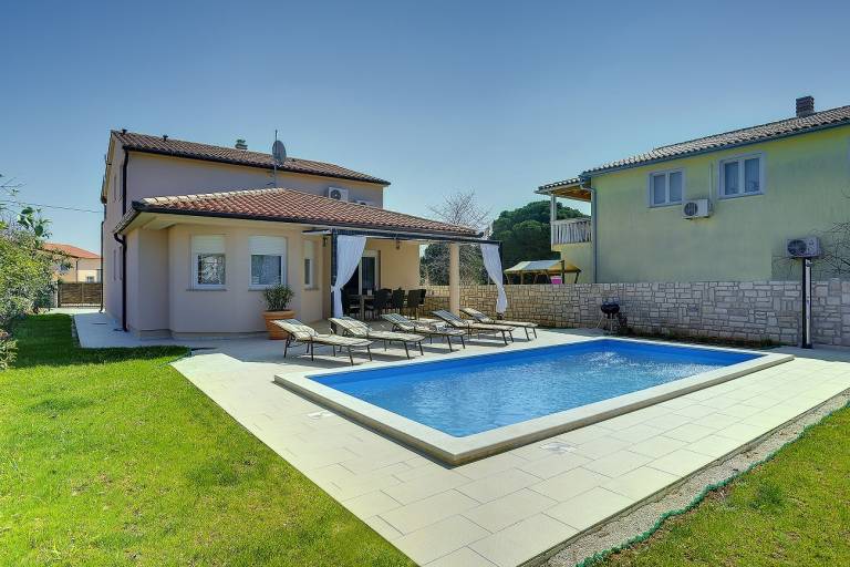 House with private pool, yard & patio | Suitable for remote work — photo 3