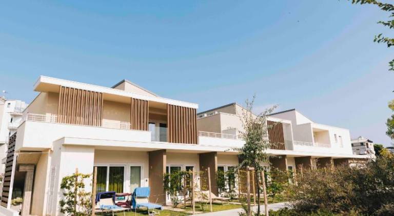 Serviced apartment with garden & patio in Giulianova
