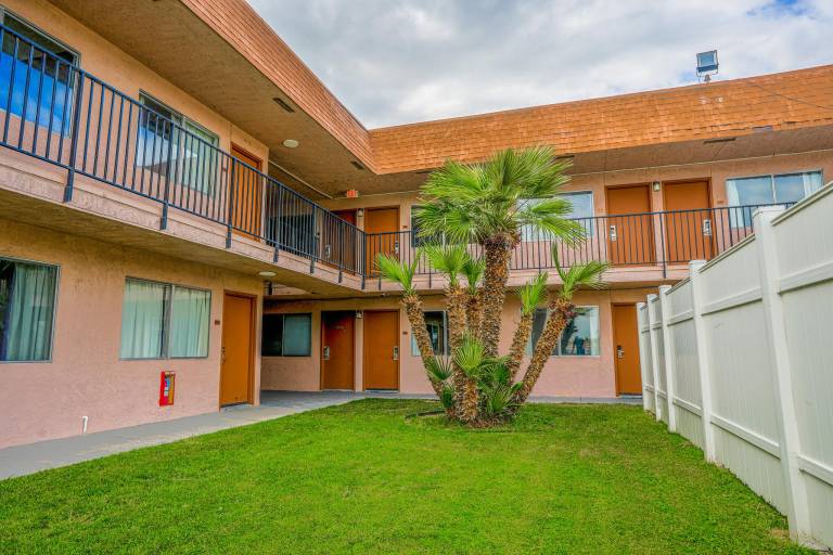 Economy Inn Buttonwillow Bakersfield I-5 in Buttonwillow, CA