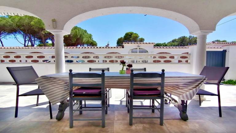 Wonderful villa with yard, private pool & BBQ | Pets allowed — photo 5