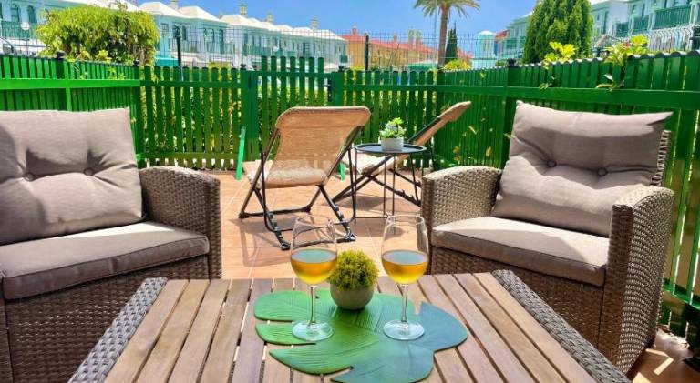Rental apartment with patio & private pool — photo 3