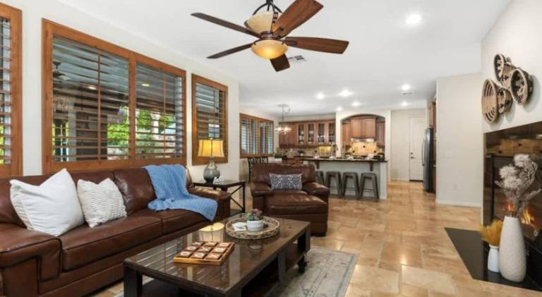 Vacation home with pool — photo 4