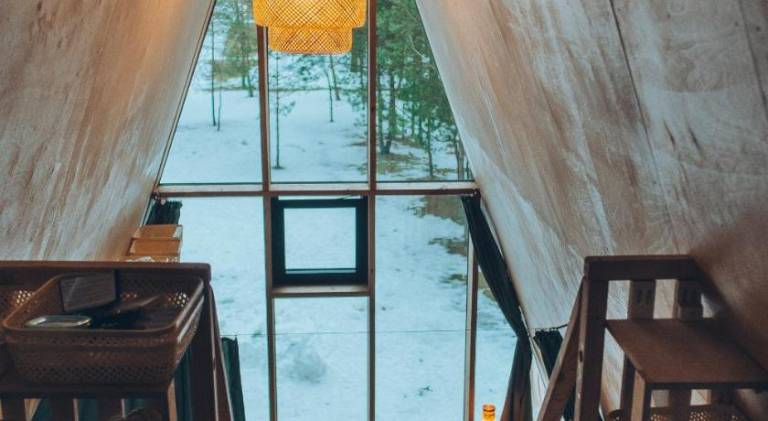 Chalet with hot tub — photo 4