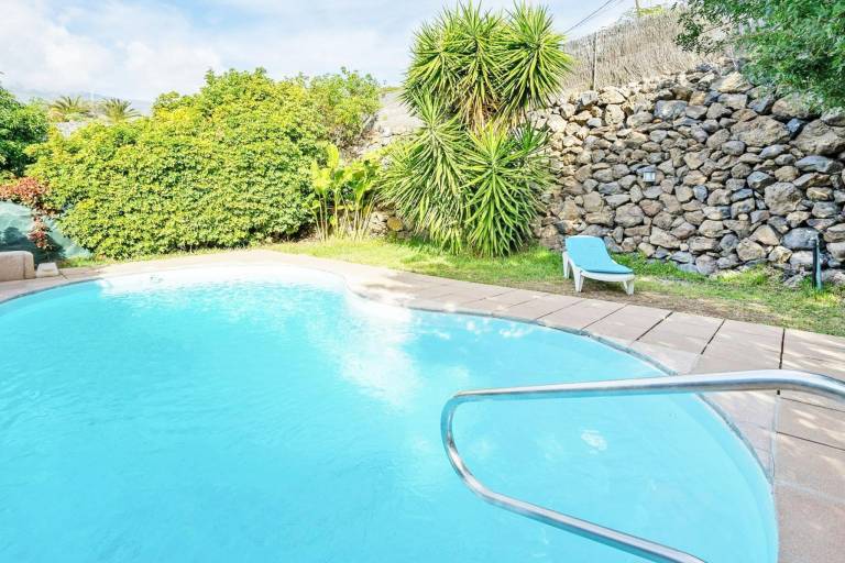 Wonderful vacation home with pool, patio & yard | Pets are welcome — photo 2