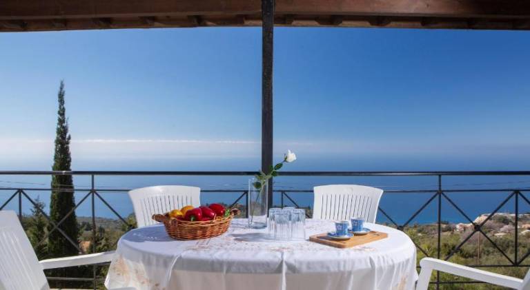 Apartment with terrace & barbeque in Lefkada