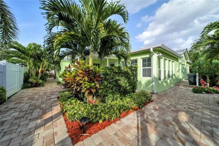 Vacation home with barbeque | Water view in Jensen Beach, FL