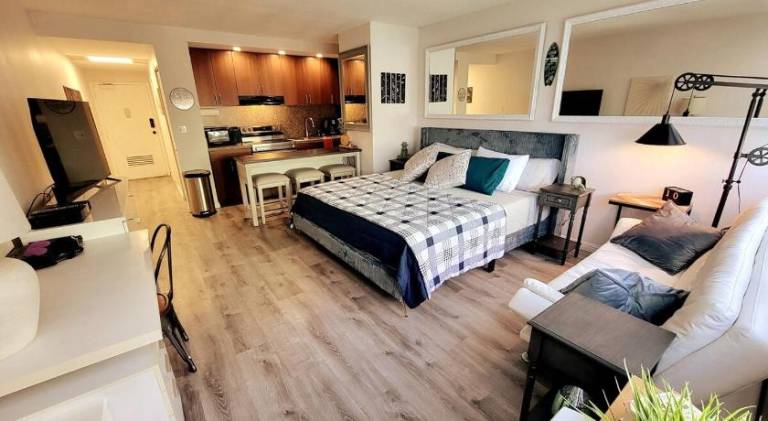 Holiday apartment with hot tub & pool | Next to Waikīkī Aquarium | Close to the beach | Pets are welcome — photo 2