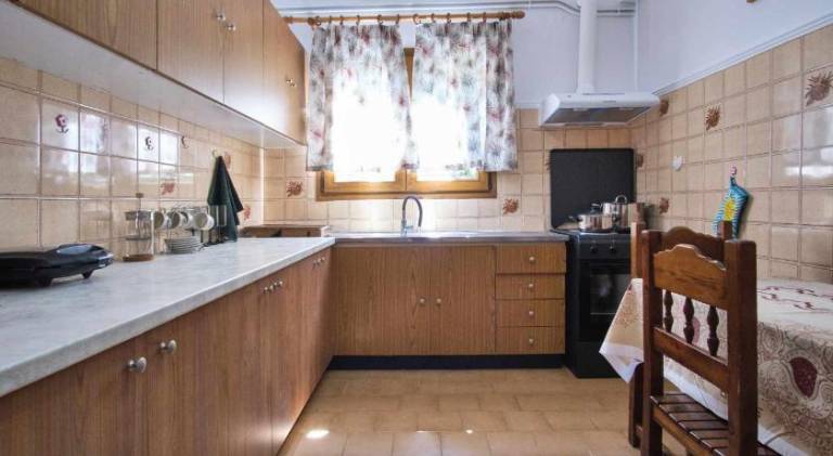 Rental apartment with yard & patio — photo 4