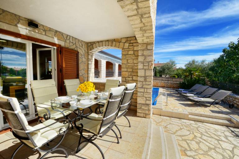 Villa with garden, patio & private pool — photo 2