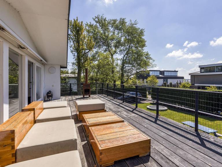 Villa with yard — photo 3