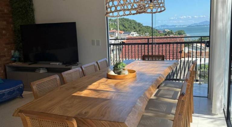 House with pool in Penha