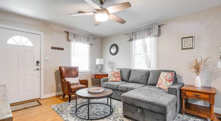 LG Central location FREE parking fenced yard FIRE-PIT in Richmond, VA