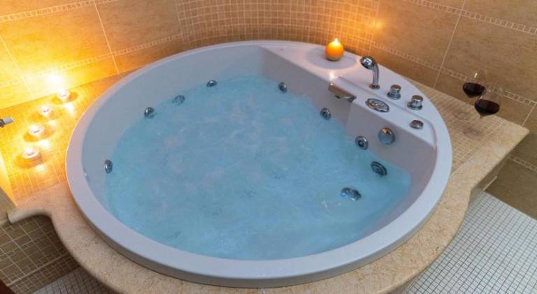 House with jacuzzi in Fermo