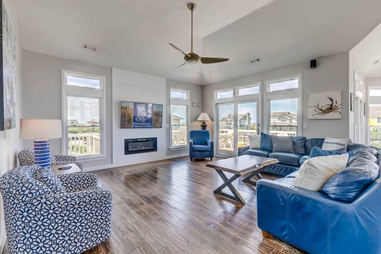 Wine N' Sea 348 ft from the Beach Dog Friendly, Private Pool, Hot Tub Duck — photo 4