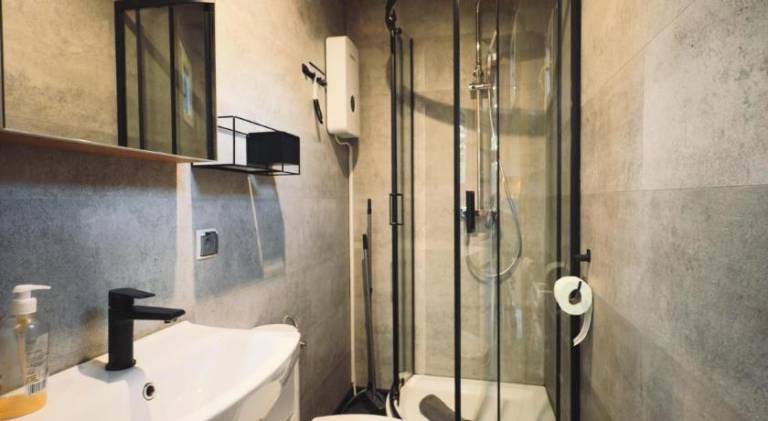 Romantic Cottage - Private Hot Tub - Sauna - Beach access — photo 2